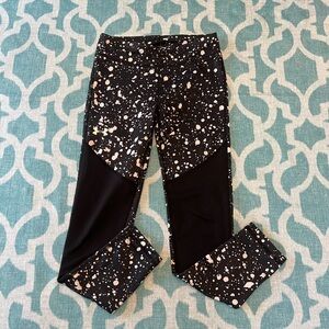 Girls Under Armor Black & White Leggings